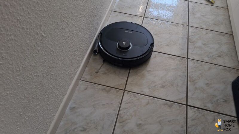 Roborock QRevo bleibt am Besteck haengen